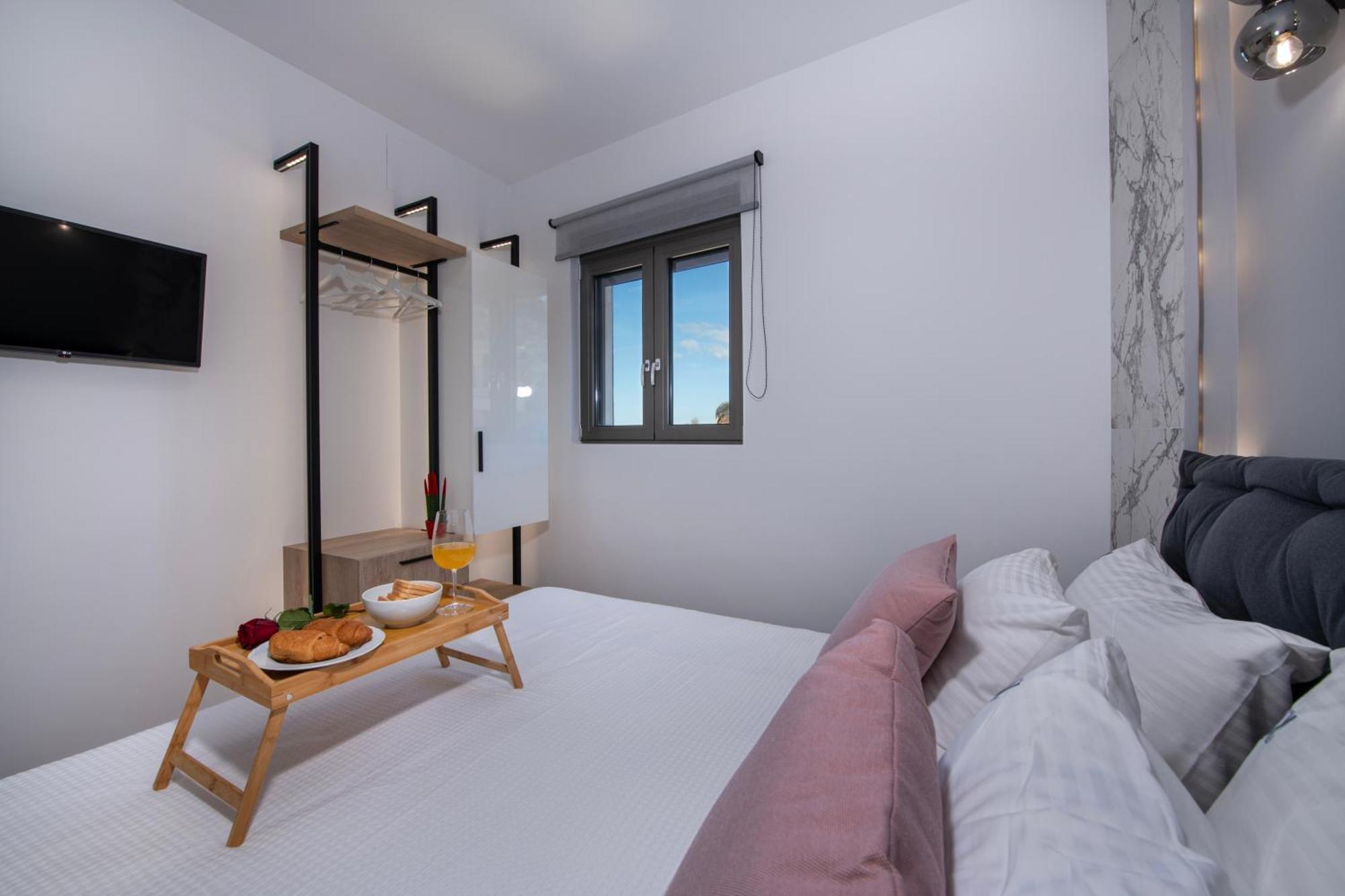 Alpha Suites Chania  Bagian luar foto